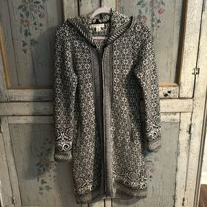 Long flower sweater